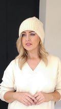 KNITTED HAT PEARL DETAIL 3117